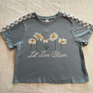 MESSY BUNS LAZY DAYS JUNIOR LARGE “ LET LOVE BLOOM” TSHIRT